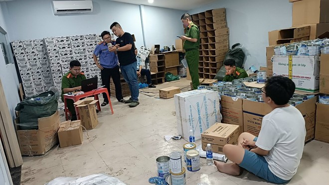Đột kích xưởng sản xuất sữa Ensure giả trị giá hơn 14 tỷ đồng-1