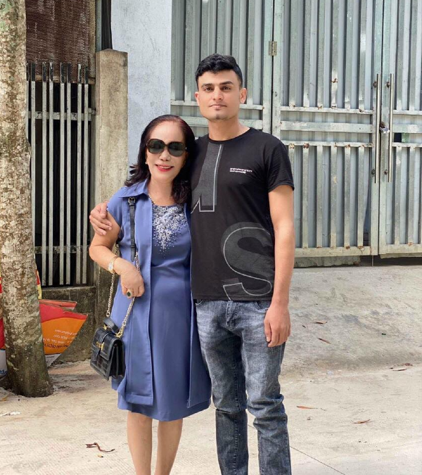 Từng bị đồn thường xuyên lục đục, hôn nhân của cô dâu 65 tuổi và chồng ngoại quốc kém 41 tuổi giờ ra sao?-4