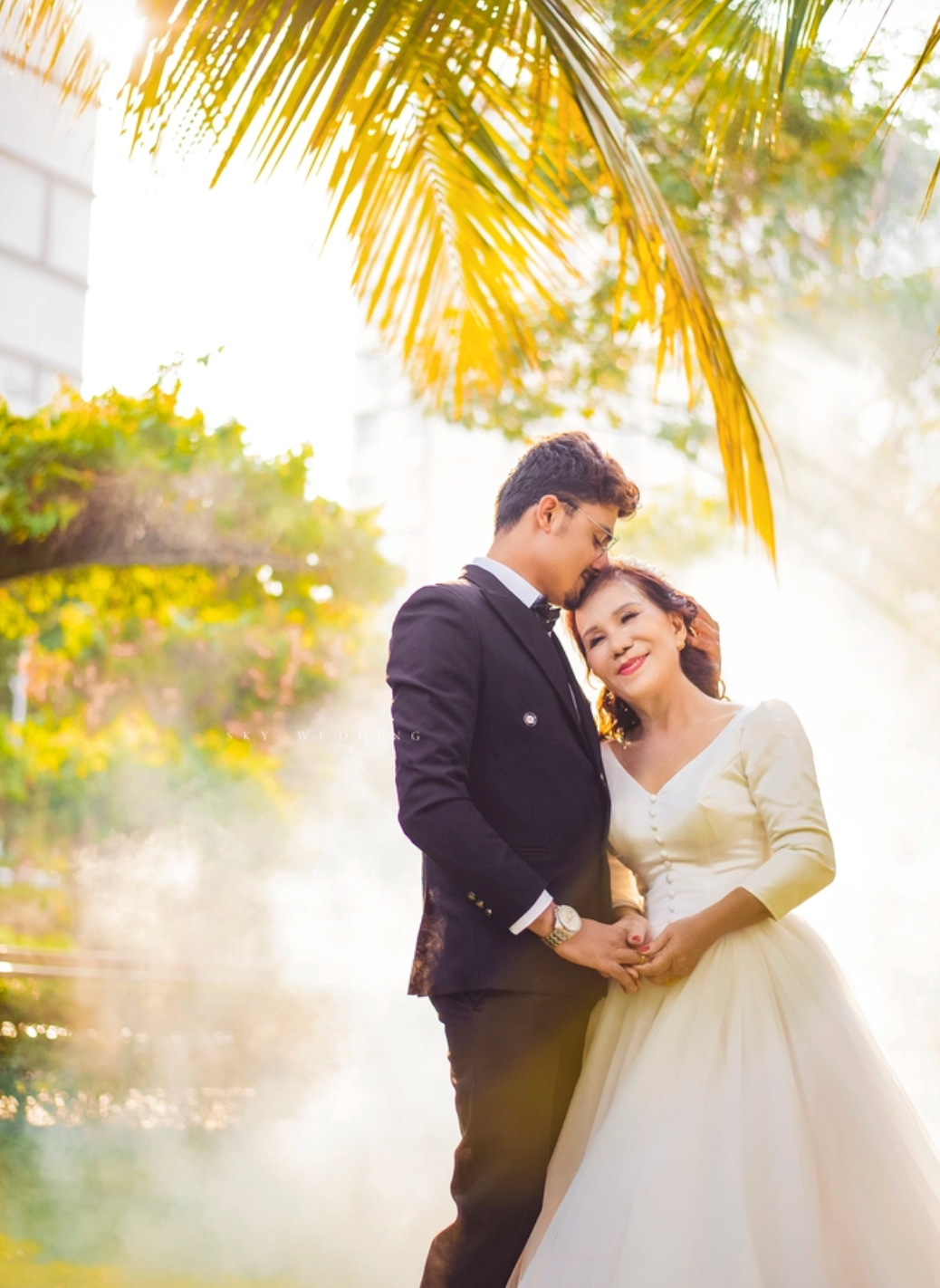 Từng bị đồn thường xuyên lục đục, hôn nhân của cô dâu 65 tuổi và chồng ngoại quốc kém 41 tuổi giờ ra sao?-2