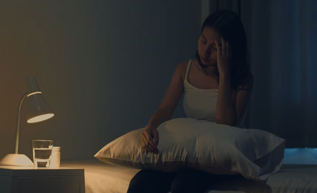 Đi dự tiệc Tất niên công ty về, tôi thấy cửa nhà đóng kín, bên trong tắt điện tối thui-1