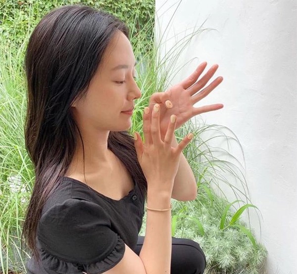 5 dấu hiệu lật tẩy” lão hóa sớm và những thực phẩm phụ nữ nên ăn nhiều trước tuổi 30-3