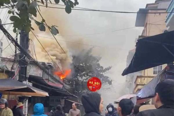 Toà nhà 5 tầng ở Gò Vấp bốc cháy dữ dội-2