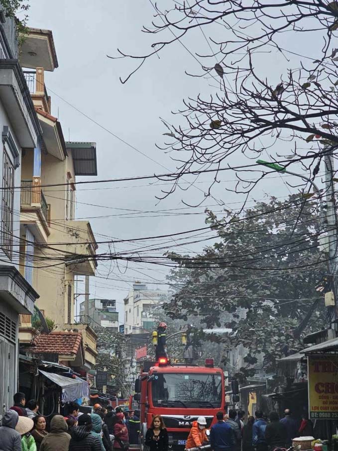 Hà Nội: Cháy nhà gần chợ Nhổn khiến nhiều người hoảng hốt-2