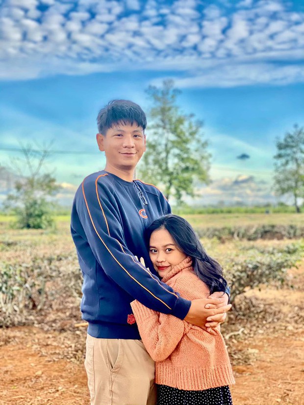 Cô gái 1m50 cưa đổ thầy giáo 1m96, hai bên gia đình đảo lộn vì chiều cao chênh lệch của cặp đôi-4