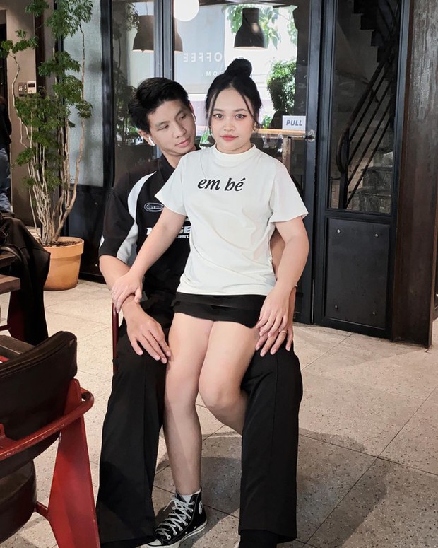 Cô gái 1m50 cưa đổ thầy giáo 1m96, hai bên gia đình đảo lộn vì chiều cao chênh lệch của cặp đôi-6