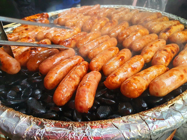 Chỉ bán một món ăn lạ”, chủ hàng phố cổ Hà Nội thu hàng chục triệu đồng/ngày-4