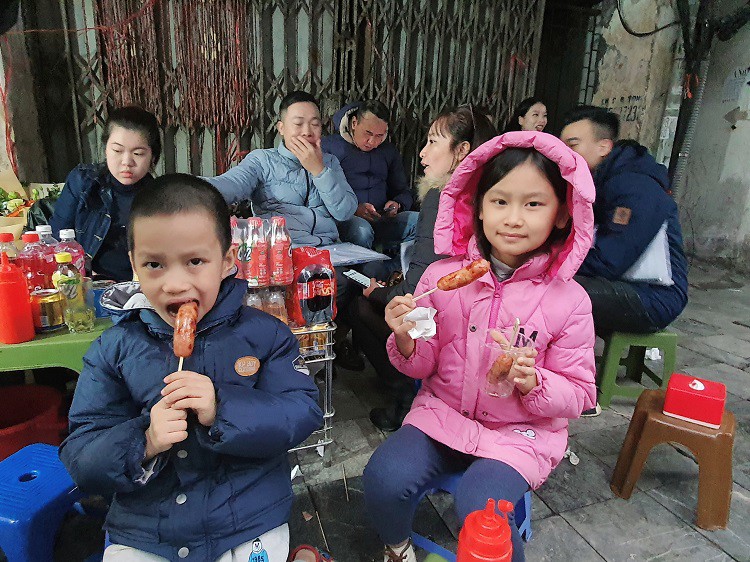 Chỉ bán một món ăn lạ”, chủ hàng phố cổ Hà Nội thu hàng chục triệu đồng/ngày-5