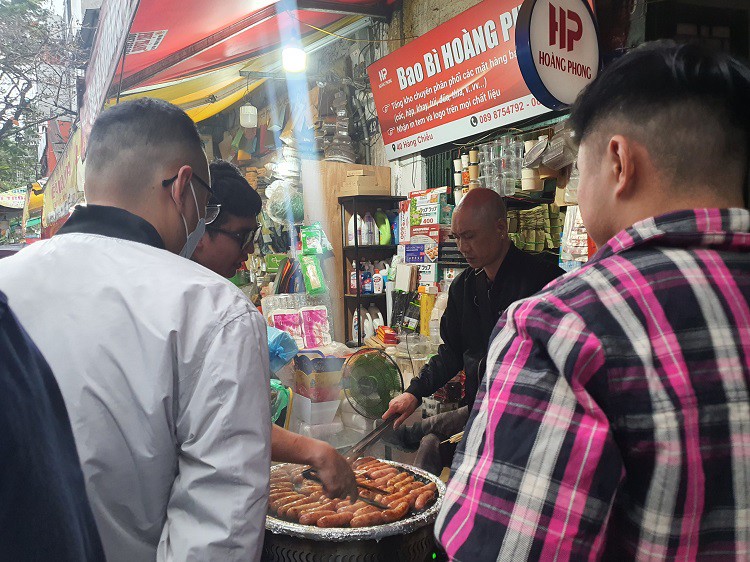Chỉ bán một món ăn lạ”, chủ hàng phố cổ Hà Nội thu hàng chục triệu đồng/ngày-8