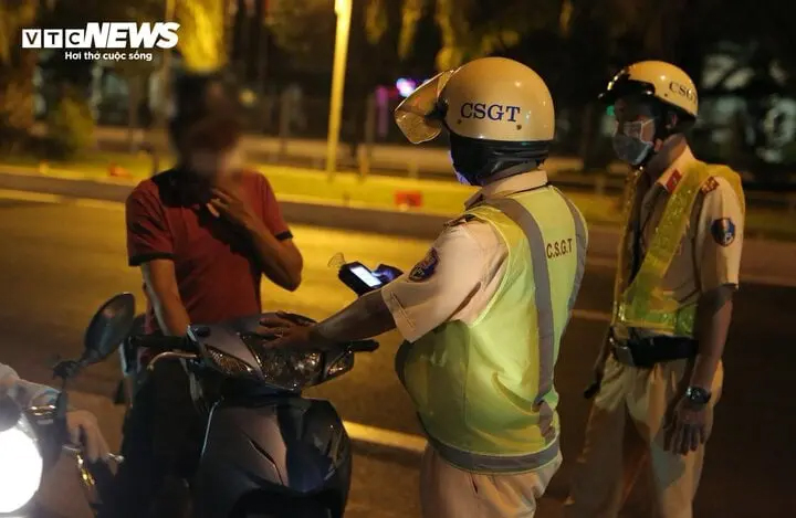 Tài xế bị phạt nặng do vi phạm nồng độ cồn: Tết này hết đường về quê-2