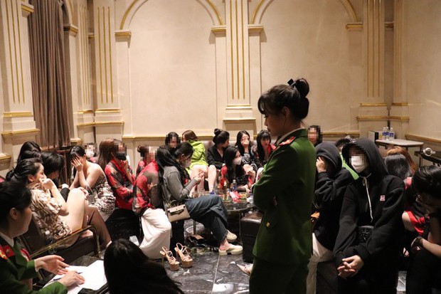 Hà Nội: Cảnh sát test ma túy với hơn 230 người có mặt tại quán karaoke lúc rạng sáng-2