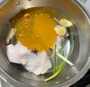Tết này ăn thịt gà luộc quá nhàm chán thì hãy làm theo cách này vừa ngon đậm đà lại bùi thơm hấp dẫn vô cùng-1