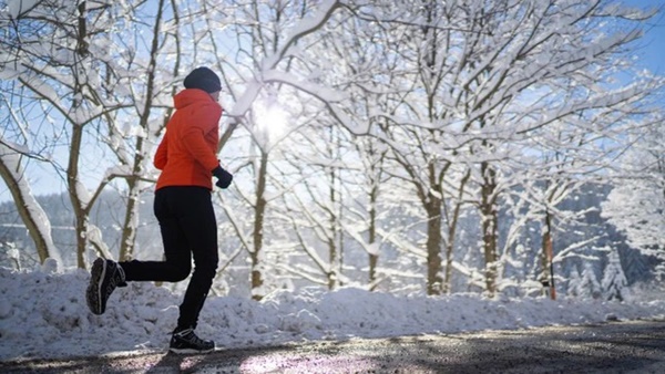 Những điều cần đặc biệt lưu ý khi tập thể dục trong mùa lạnh để tránh cảm lạnh, đột tử-2