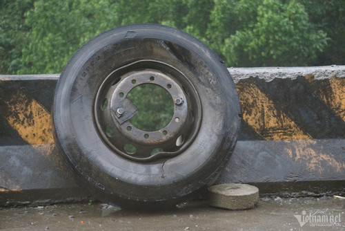 Cận cảnh hiện trường vụ xe khách lao xuống vực ở cao tốc La Sơn – Túy Loan-10