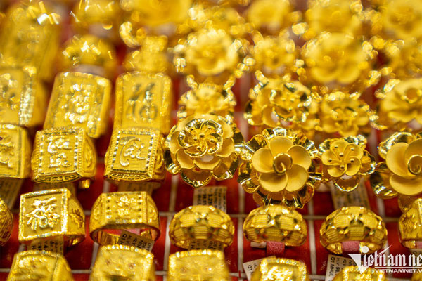 Giá vàng hôm nay 23/1/2024: Vàng SJC ngược chiều thế giới, tăng lên 76,3 triệu-1