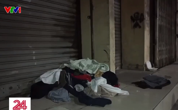 Người vô gia cư vứt lại đồ ăn, quần áo cũ, trở về nhà 3 tầng mặt phố-2