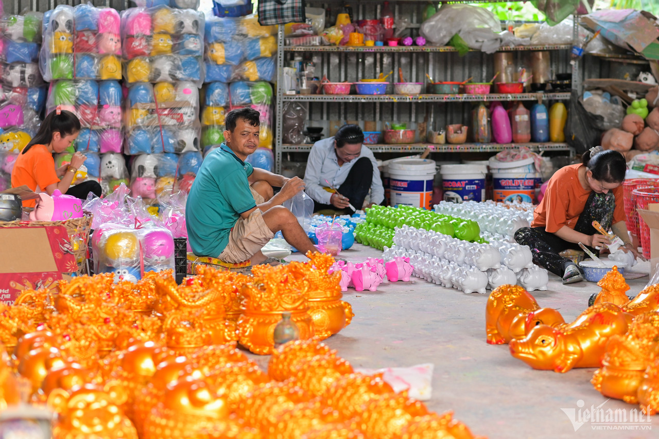 Ống tiết kiệm hình rồng giá 170.000 đồng phục vụ Tết-1