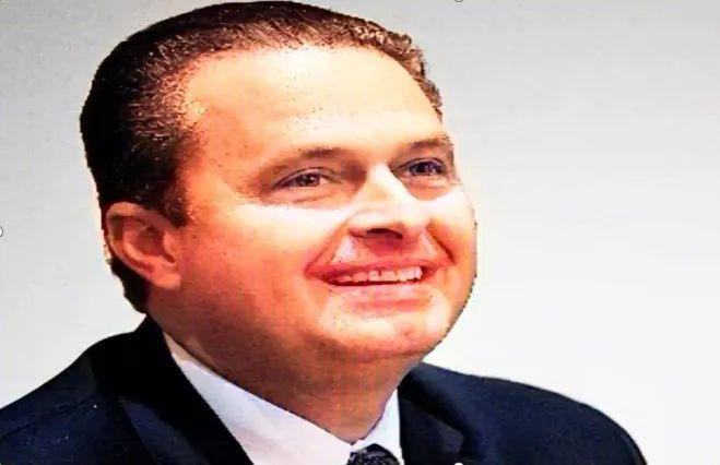 Thiếu gia được thừa kế hơn 477 nghìn tỷ đồng, tưởng hưởng thụ xa hoa 100 năm không hết, ai ngờ 60 tuổi phải lang bạt trong khu ổ chuột-4