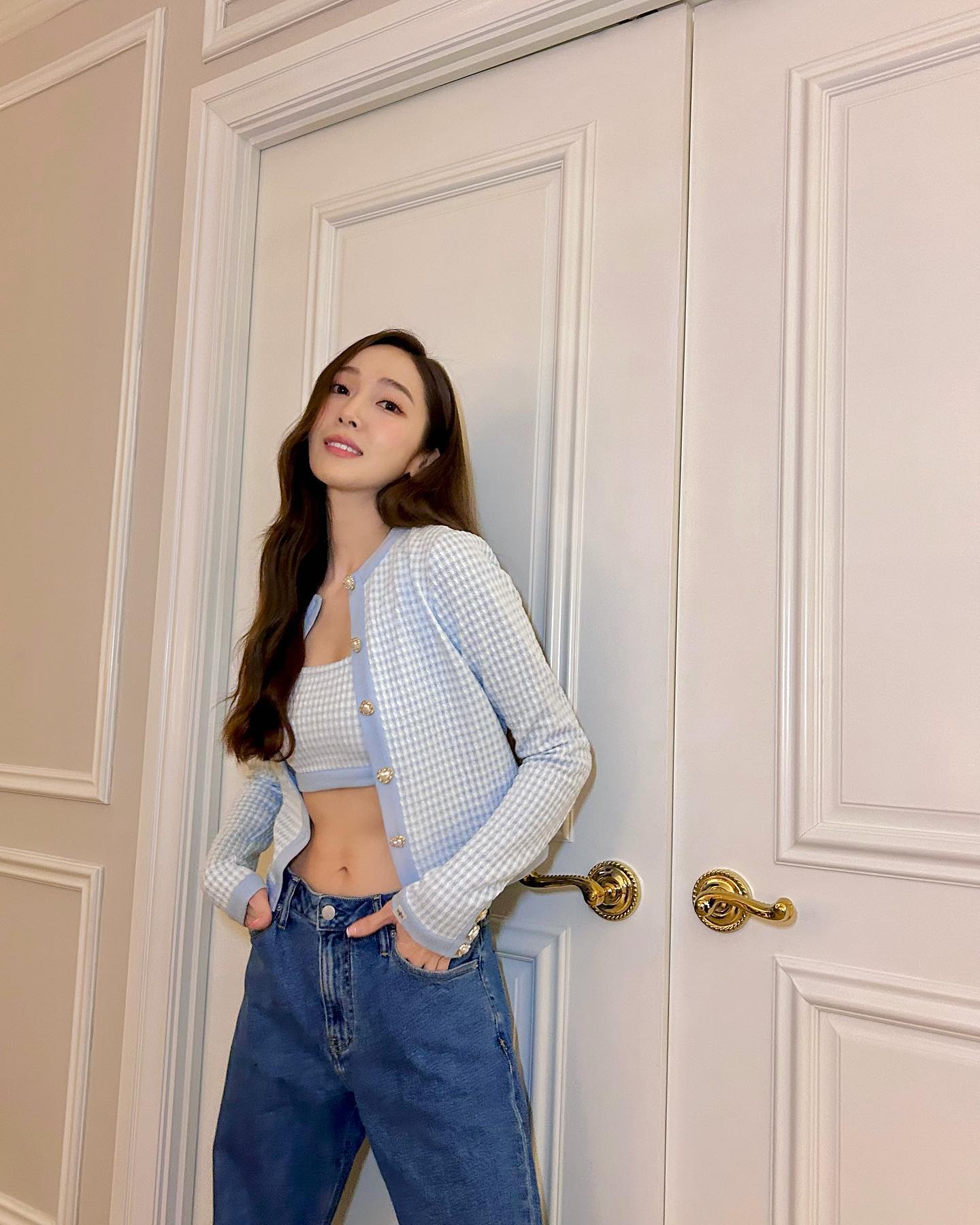 Cao thủ diện quần jeans Jessica Jung gợi ý loạt cách phối đồ không hề trùng lặp-2