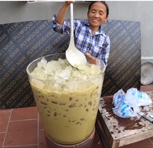 Ngụp lặn trong nhiều drama, Bà Tân Vlog khoe thành quả khủng sau 5 năm YouTube-1