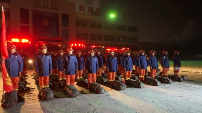 Động đất mạnh 7 độ richter tấn công Tân Cương (Trung Quốc), hiện trường rung lắc dữ dội khiến nhiều người hoảng loạn-2