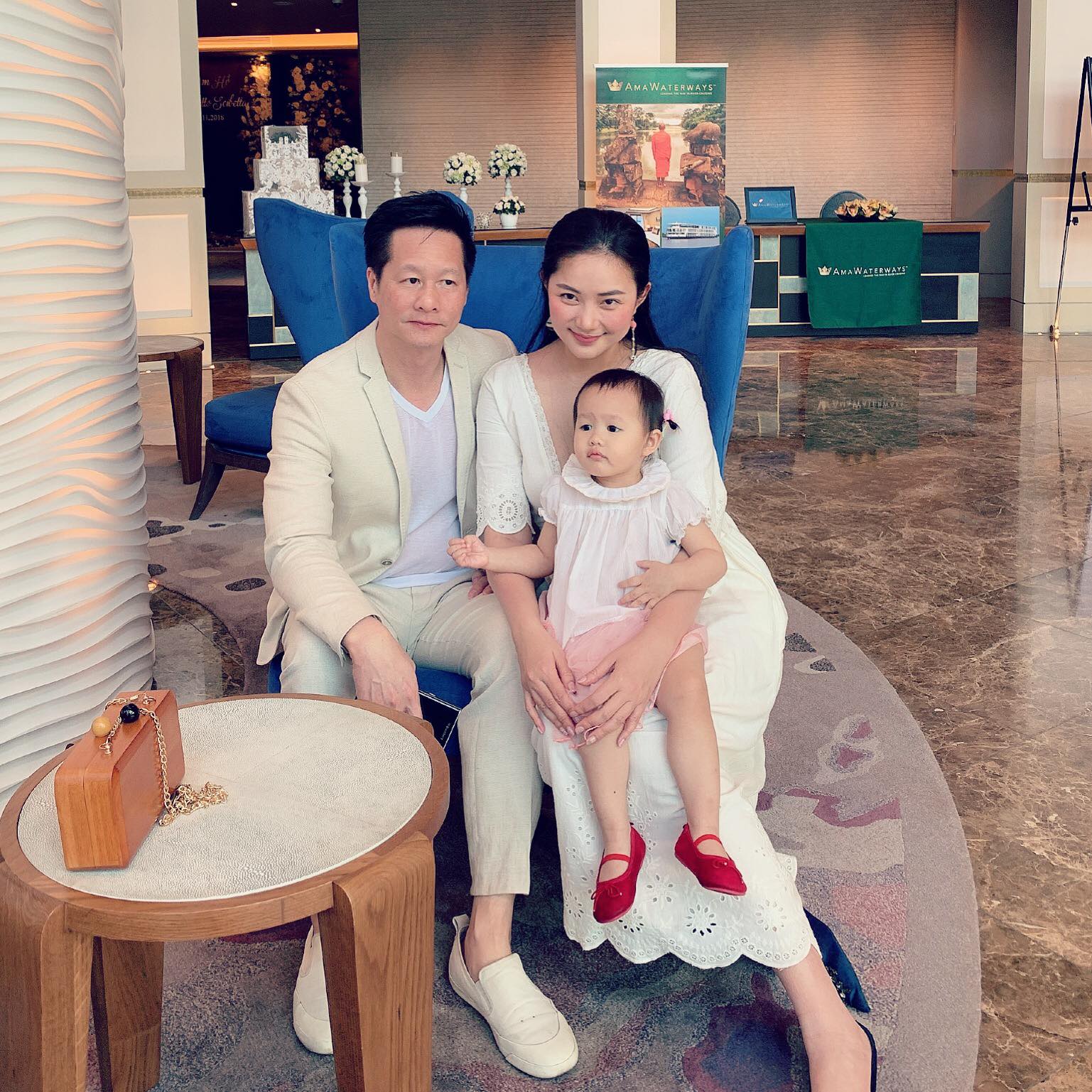 Á hậu Việt lấy chồng hơn 26 tuổi, là đại gia giàu có nhưng vẫn phải làm mọi nghề kiếm sống-5