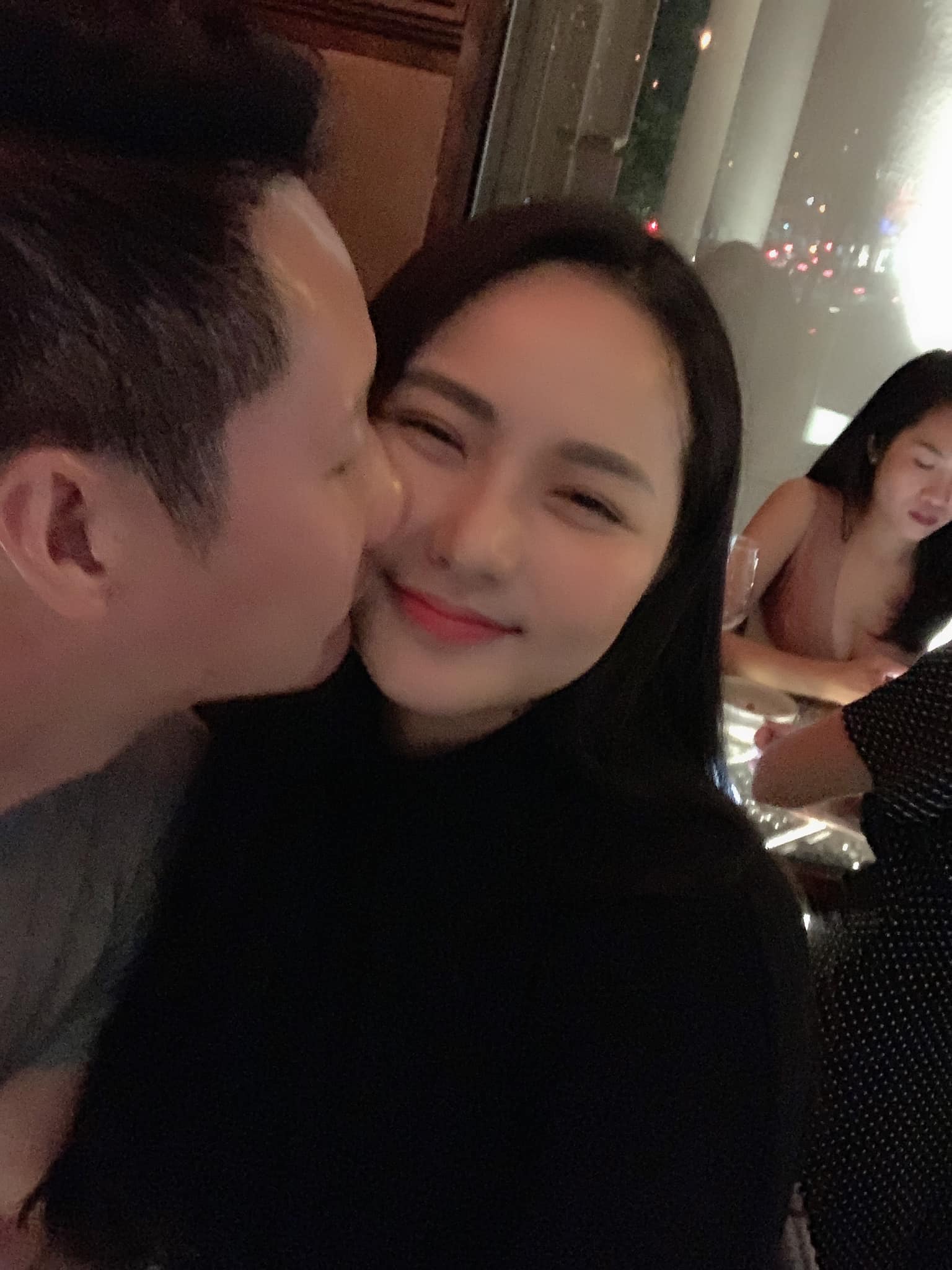 Á hậu Việt lấy chồng hơn 26 tuổi, là đại gia giàu có nhưng vẫn phải làm mọi nghề kiếm sống-6