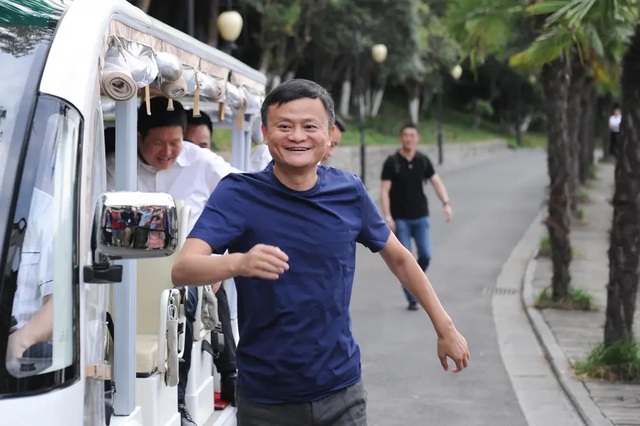 Bất ngờ với hình ảnh hiện tại của Jack Ma: Tỷ phú lẫy lừng một thời vì sao nay chỉ còn là anh nông dân?-3