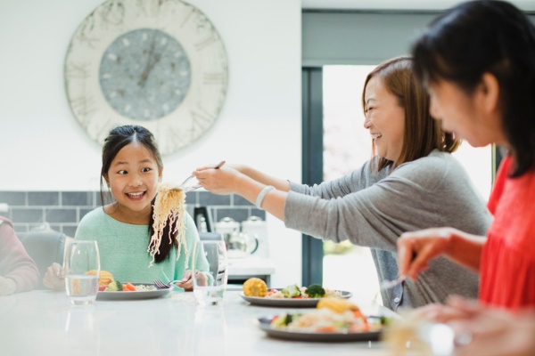 Con gái Mạc Văn Khoa sinh thiếu tháng 1,9kg giờ như cá chép hóa Rồng, 3 tuổi nặng 15kg, chiều cao gây ngỡ ngàng-16