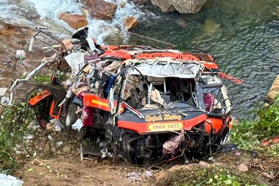 Vụ xe khách lao xuống vực ở Đà Nẵng: Tài xế thiếu kinh nghiệm, lái liên tục hơn 4 tiếng?