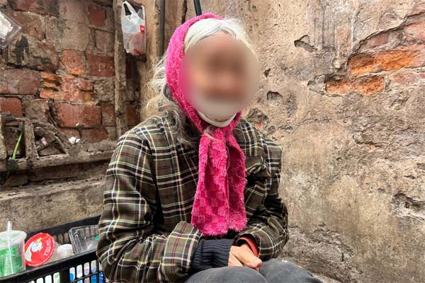 Cụ bà nhặt rác sống ở biệt thự chục tỷ: Từng làm giáo viên, khẳng định không làm gì sai-3