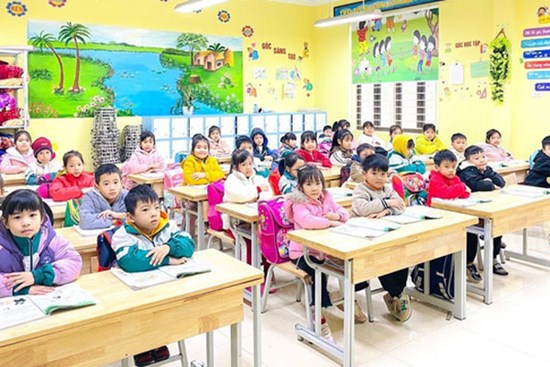 Nhiều trường Hà Nội ghi nhận 80% trẻ mầm non, tiểu học đi học dù rét đậm