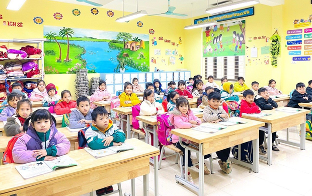 Nhiều trường Hà Nội ghi nhận 80% trẻ mầm non, tiểu học đi học dù rét đậm-1