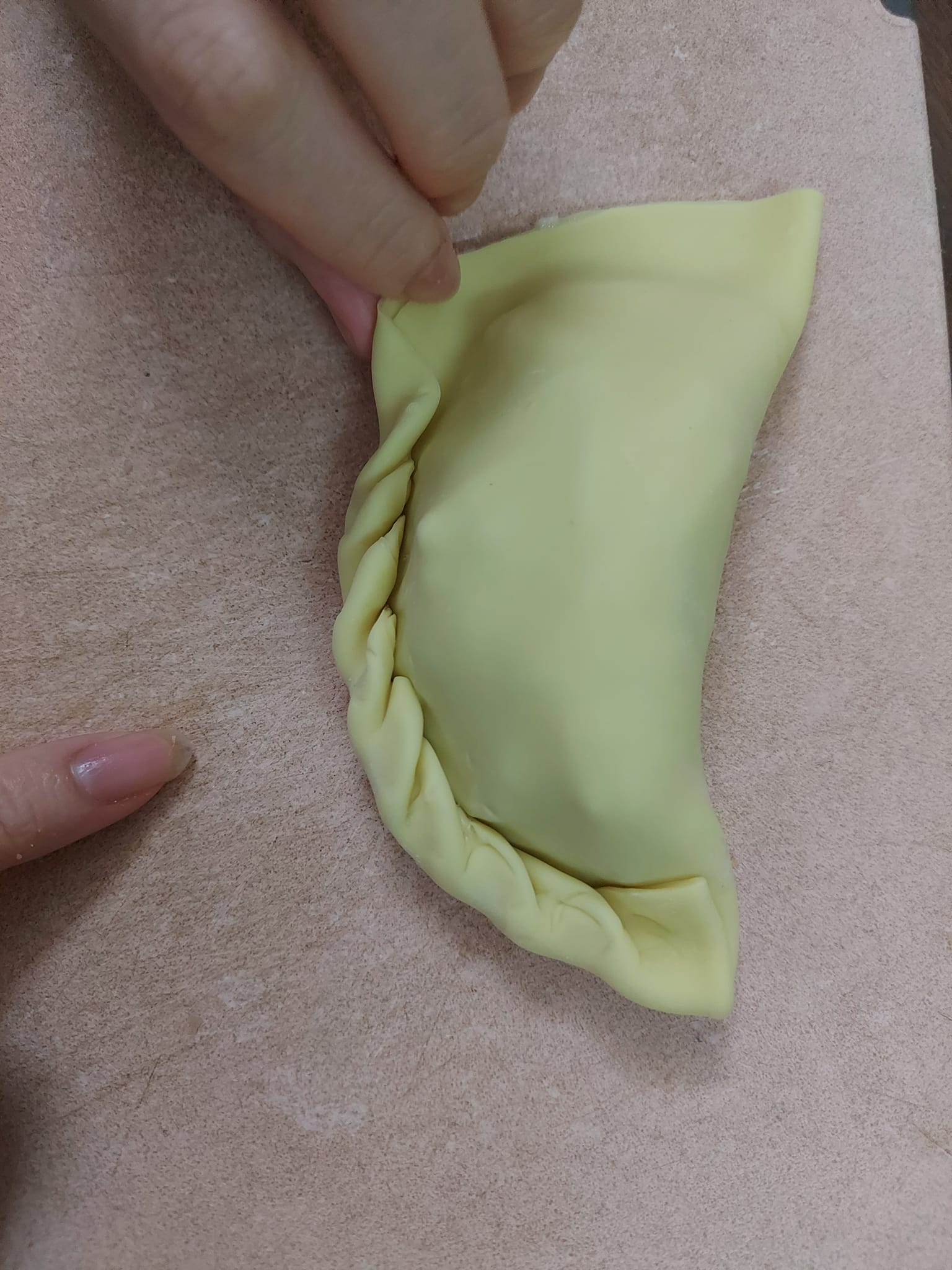 Mẹ đảm Hà Nội trổ tài làm bánh gối vỏ vàng ruộm, giòn tan, thơm ngon và hấp dẫn-8