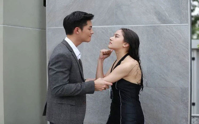 Cầm 5 triệu mẹ chồng đền tiền đôi giày mà tôi thấy xót xa, căm giận chồng mình-1