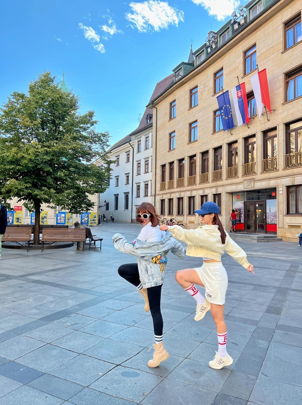 Bù đắp tuổi trẻ đói kém, đôi bạn thân đưa nhau đi 19 nước châu Âu, du lịch sang chảnh kỷ niệm 18 năm tình bạn-5