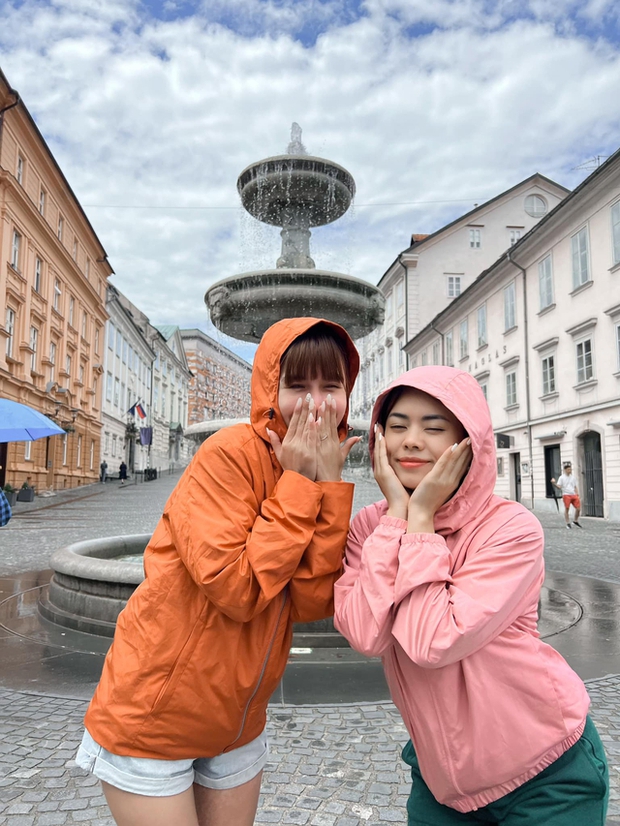 Bù đắp tuổi trẻ đói kém, đôi bạn thân đưa nhau đi 19 nước châu Âu, du lịch sang chảnh kỷ niệm 18 năm tình bạn-16