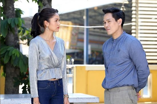 Đưa 15 triệu nhờ con rể mua điện thoại, anh mua hết 3 triệu rồi đút túi số tiền còn lại bảo để chữa vô sinh