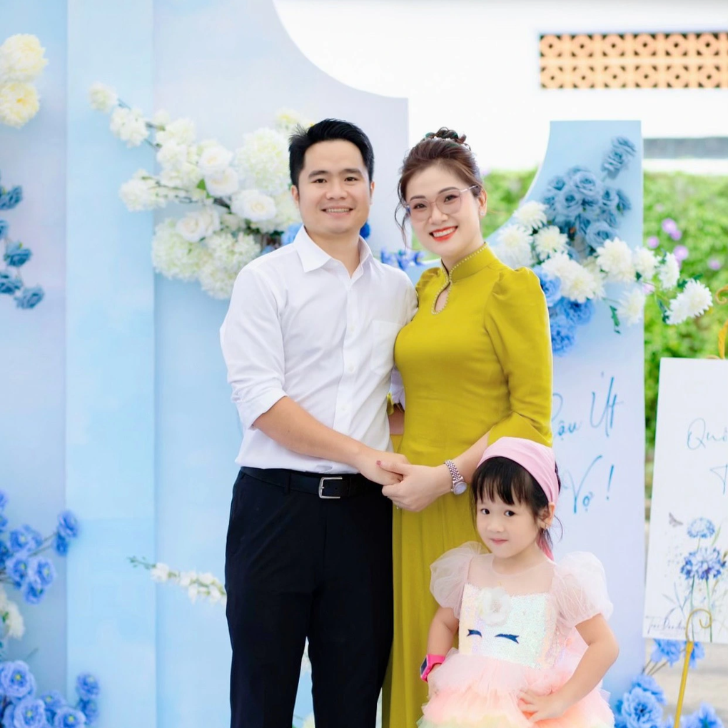 Gia đình ở Bình Phước sinh 7 con gái, mỗi lần đi ăn chơi là bao cả quán-3