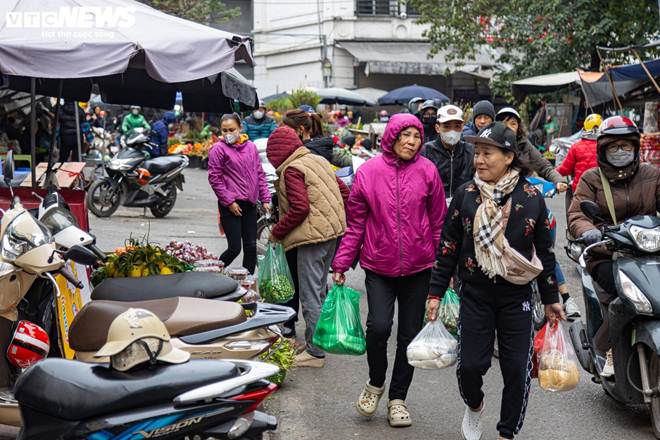 Người Hà Nội sắm lễ cúng rằm cuối cùng năm Quý Mão trong giá rét-2