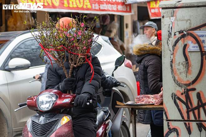 Người Hà Nội sắm lễ cúng rằm cuối cùng năm Quý Mão trong giá rét-4