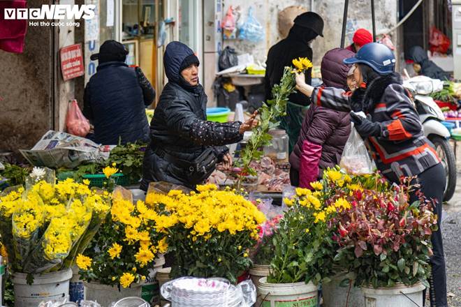 Người Hà Nội sắm lễ cúng rằm cuối cùng năm Quý Mão trong giá rét-8