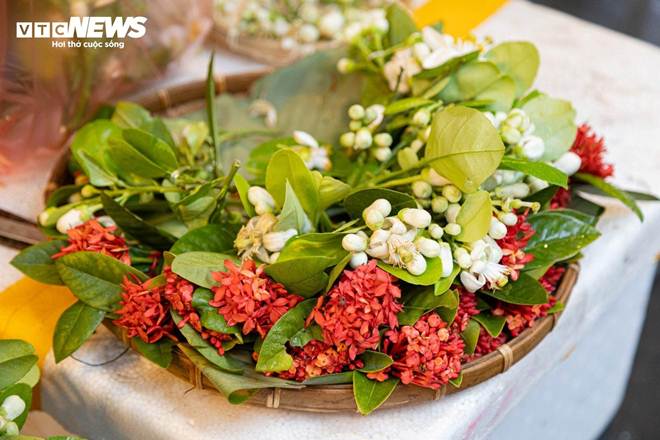 Người Hà Nội sắm lễ cúng rằm cuối cùng năm Quý Mão trong giá rét-16