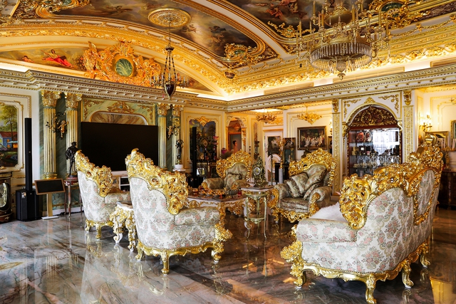 Penthouse dát hàng trăm cây vàng ở Hồ Tây của đại gia thẩm mỹ Phượng Hồng Kông đắt giá thế nào?-4