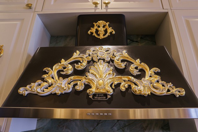 Penthouse dát hàng trăm cây vàng ở Hồ Tây của đại gia thẩm mỹ Phượng Hồng Kông đắt giá thế nào?-8