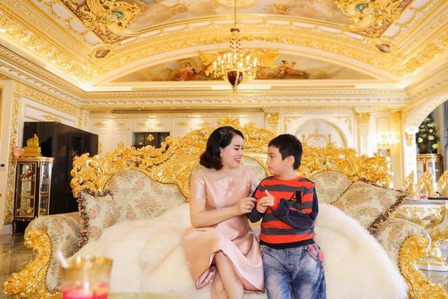 Penthouse dát hàng trăm cây vàng ở Hồ Tây của đại gia thẩm mỹ Phượng Hồng Kông đắt giá thế nào?-9