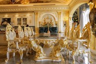 Penthouse dát hàng trăm cây vàng ở Hồ Tây của đại gia thẩm mỹ Phượng Hồng Kông đắt giá thế nào?