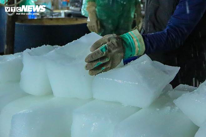 Những bàn tay khiêng đá, bắt cá mưu sinh trong giá rét 9 độ C ở Hà Nội-14