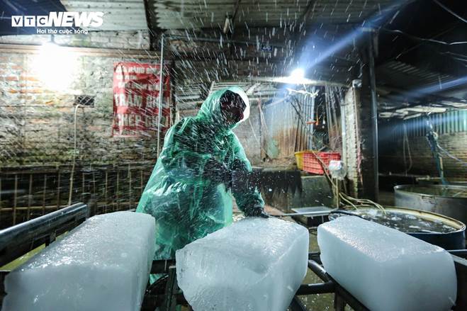 Những bàn tay khiêng đá, bắt cá mưu sinh trong giá rét 9 độ C ở Hà Nội-15