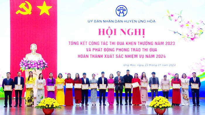 Huyện Ứng Hòa phát động phong trào thi đua hoàn thành xuất sắc nhiệm vụ năm 2024-1
