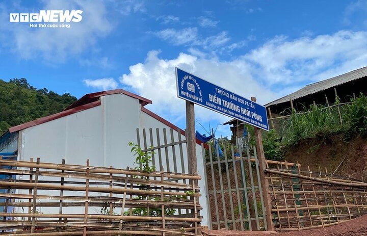 Học sinh ở nơi 4 không quấn chăn đến trường chống chọi giá rét-5